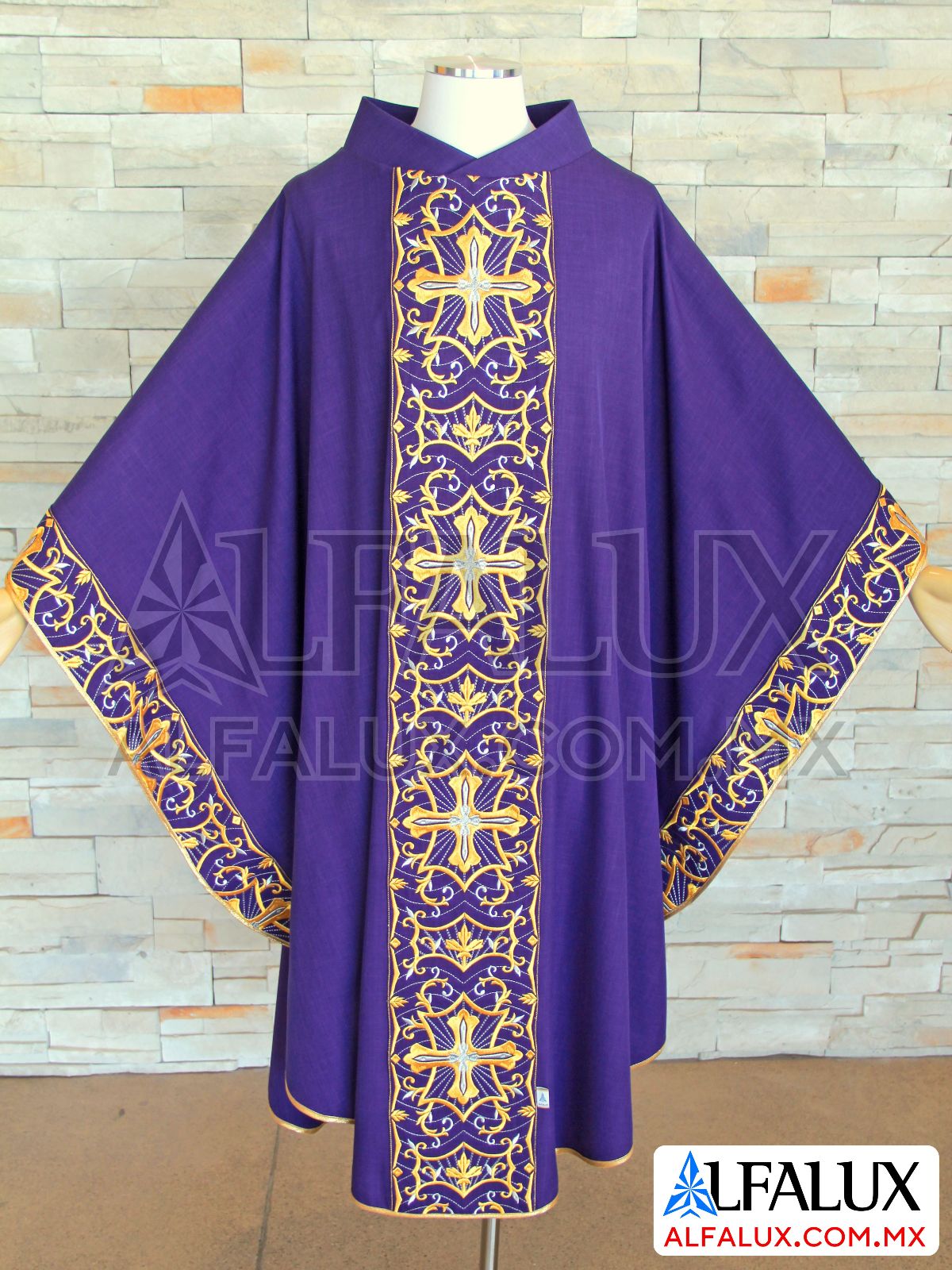27 FIDELIS Alfalux Casulla morado con orillas (1)